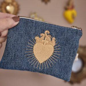 Trousse en jean brodée Exvoto